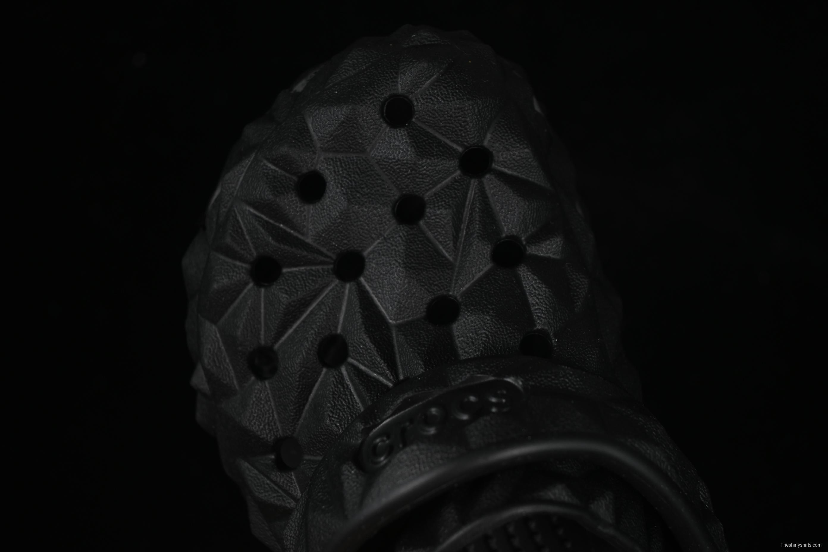 Crocs Classic Clog Kids Lightweight Slip-Resistant Clog with Ventilation Holes - B.D4