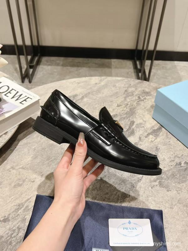 2025 Women Prada Black Leather Loafer KFY00270