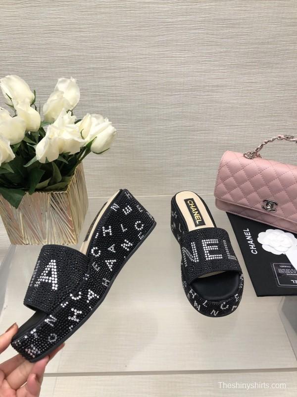 2025 Slippers Chanel Black Fabric Slippers