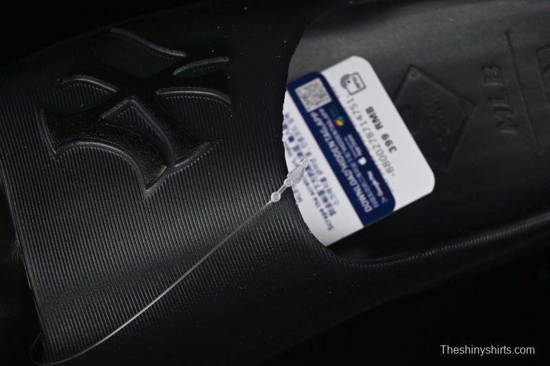 New York Yankees MLB Skipper Slide Summer Casual Sandals - 3ALPS015350BKS